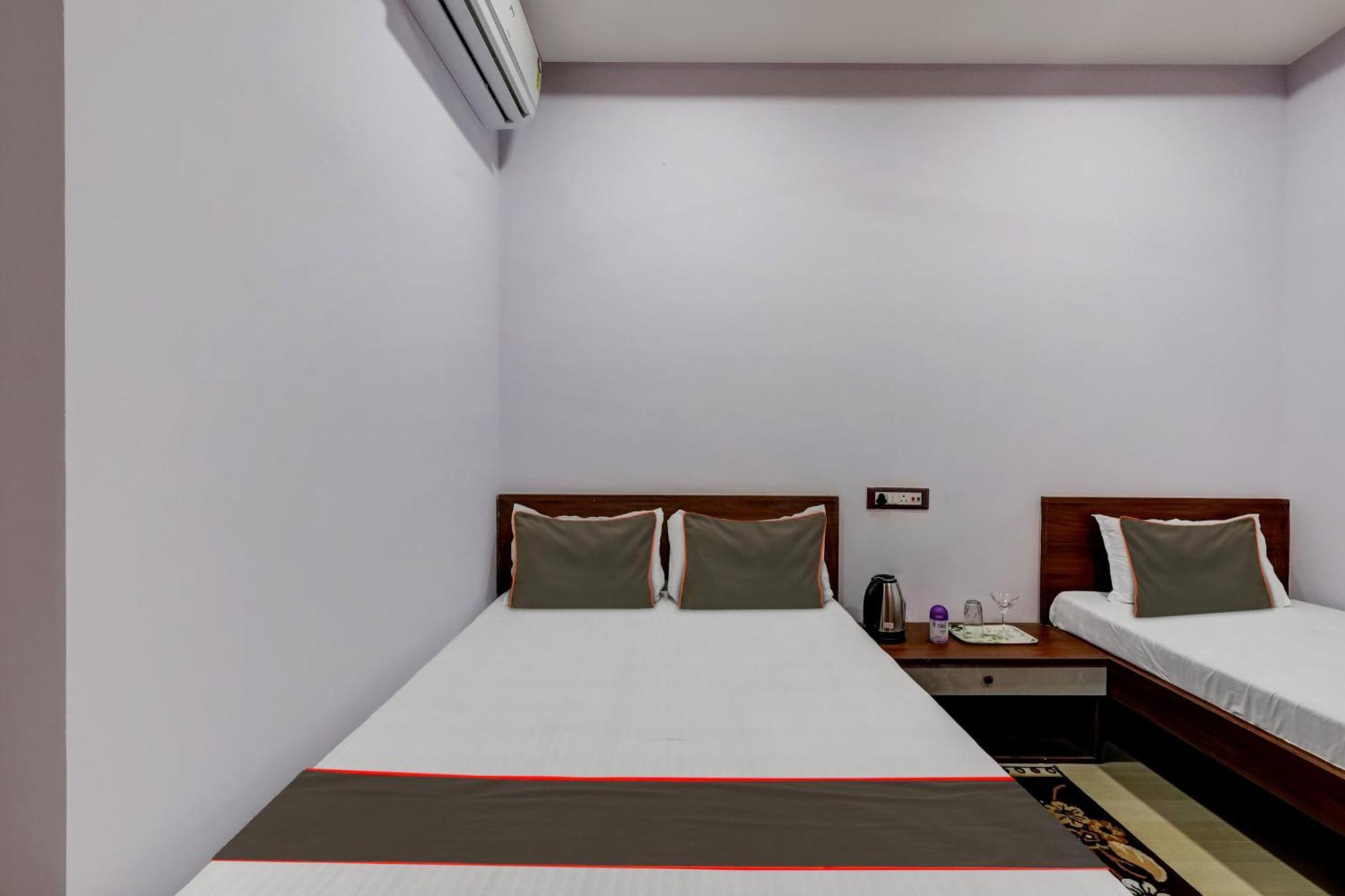 Collection O Ashirbad Lodge Guwahati Ngoại thất bức ảnh
