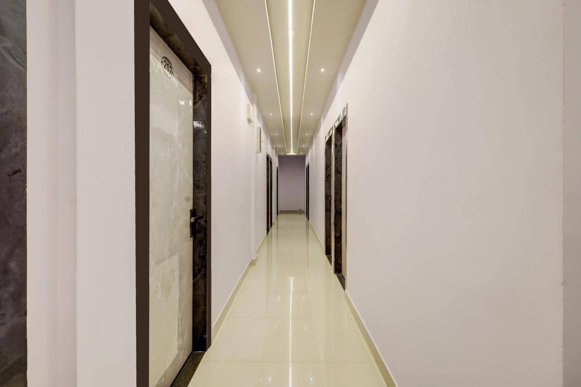 Collection O Ashirbad Lodge Guwahati Ngoại thất bức ảnh